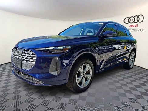 Certified 2025 Audi Q5 Premium w/ Convenience Package AWD/4WD image 3