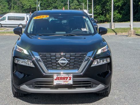 Used 2023 Nissan Rogue SV AWD/4WD image 2