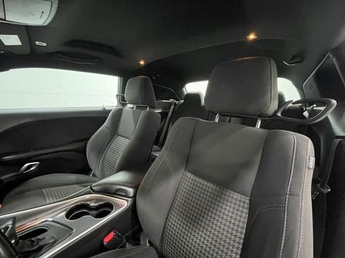 Used 2019 Dodge Challenger SXT image 12