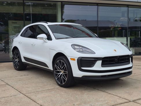 Certified 2026 Porsche Macan AWD/4WD image 7