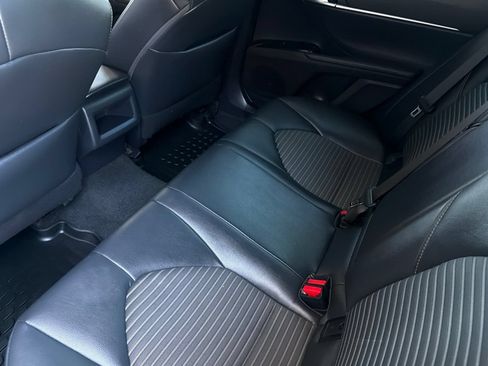 Used 2019 Toyota Camry SE w/ Convenience Package FWD image 14