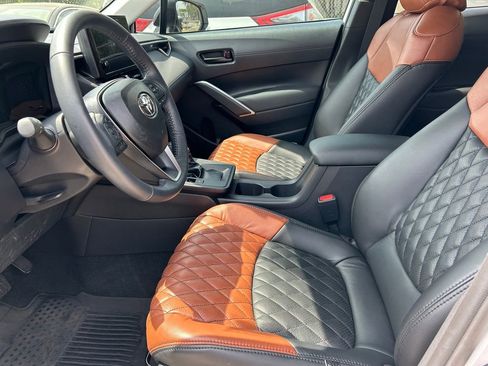 Used 2026 Toyota Corolla Cross LE w/ Moonroof Package image 11