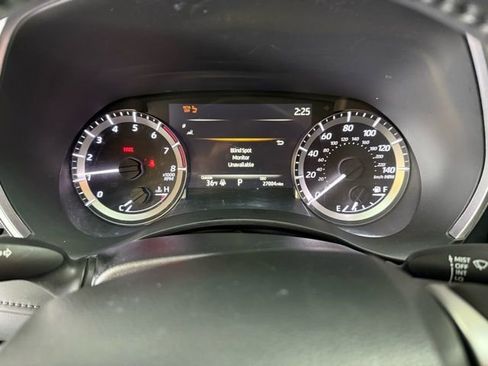 Used 2023 Toyota Highlander XLE AWD/4WD image 29
