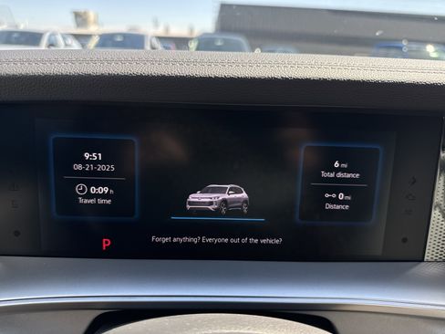 New 2025 Volkswagen Tiguan SE image 16