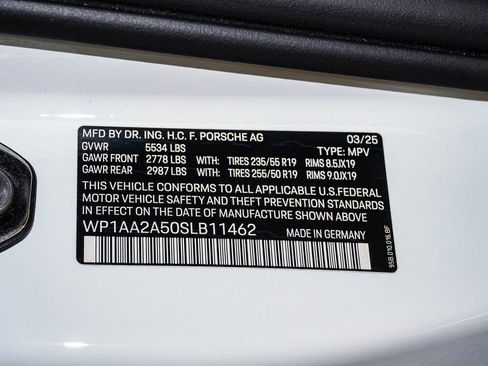 Certified 2025 Porsche Macan AWD/4WD image 29