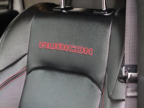 Used 2023 Jeep Wrangler Unlimited Rubicon w/ Cold Weather Group AWD/4WD image 19