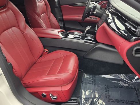 Used 2022 Maserati Quattroporte Modena image 16