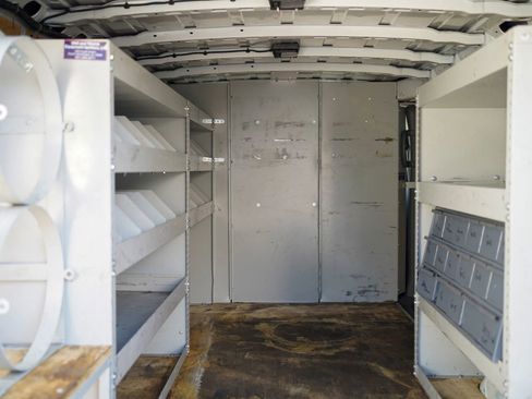 Used 2021 Nissan NV 2500 SV image 15