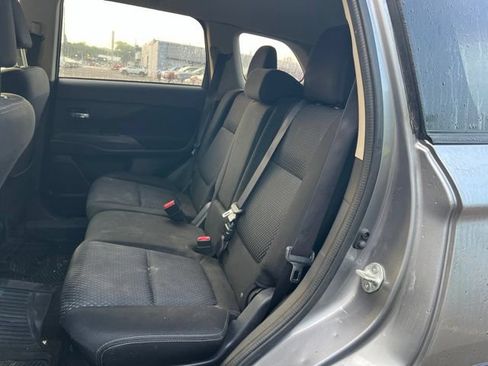Used 2017 Mitsubishi Outlander SEL AWD/4WD image 13