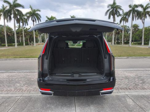 Used 2021 Cadillac Escalade Premium Luxury Platinum AWD/4WD image 16