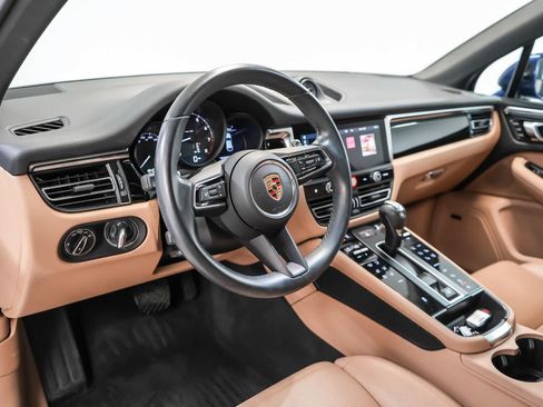 Certified 2024 Porsche Macan AWD/4WD image 4