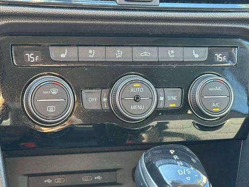 Certified 2022 Volkswagen Taos SEL image 26