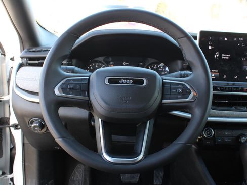 Used 2024 Jeep Compass Latitude image 10