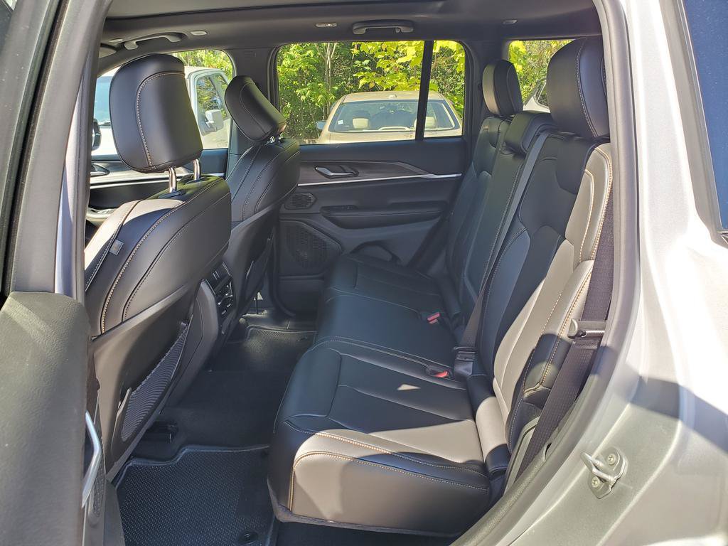 New 2026 Jeep Grand Cherokee Limited AWD/4WD image 7