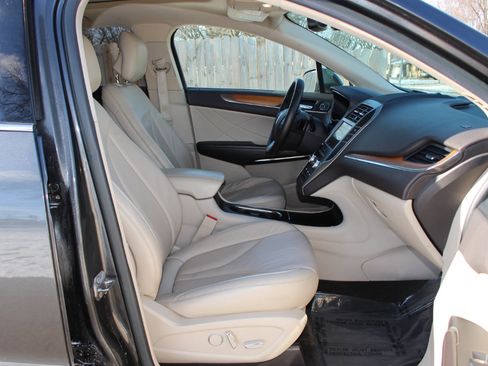 Used 2017 Lincoln MKC Select w/ Select Plus Package image 38