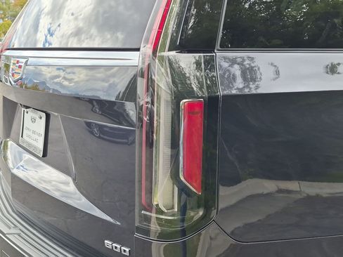 Used 2022 Cadillac Escalade ESV Premium Luxury AWD/4WD image 11