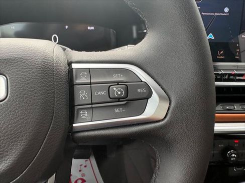 Certified 2025 Jeep Compass Limited w/ Elite Group AWD/4WD image 19