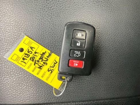 Used 2019 Toyota Highlander SE w/ Protection Package #3 image 27