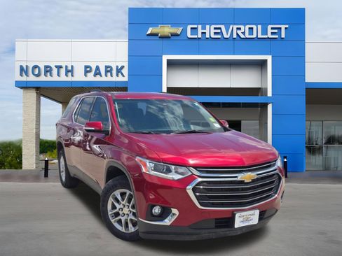 Used 2020 Chevrolet Traverse LT FWD image 1