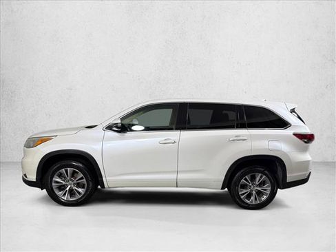 Used 2015 Toyota Highlander Plus FWD image 6