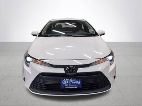 Used 2023 Toyota Corolla LE image 3
