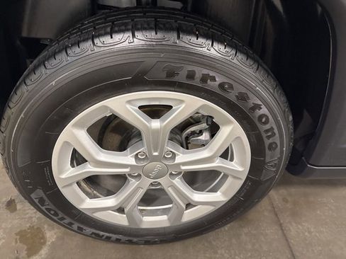 Used 2024 Jeep Compass Sport image 10