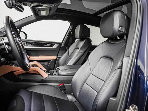 Certified 2024 Porsche Cayenne S AWD/4WD image 5