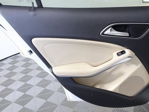 Used 2017 Mercedes-Benz GLA 250 image 13