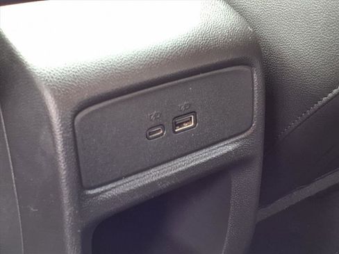 Used 2025 Chevrolet Trax LT w/ LT Convenience Package image 18