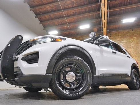 Used 2020 Ford Explorer Police AWD Red/Blue Lightbar a image 3