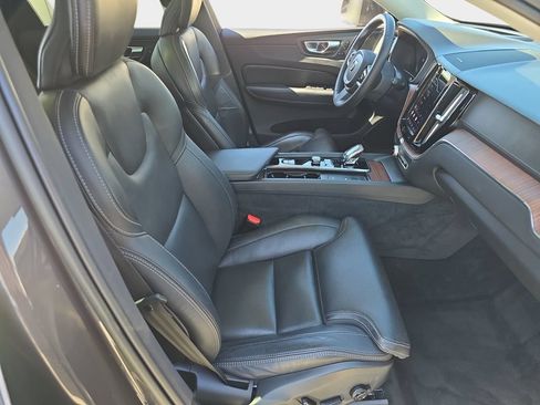 Used 2023 Volvo XC60 B5 Ultimate FWD image 12