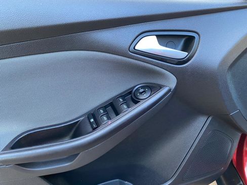 Used 2014 Ford Focus SE image 25