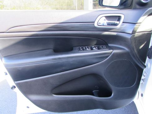 Used 2020 Jeep Grand Cherokee Altitude image 13