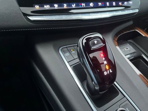 Used 2022 Cadillac Escalade Premium Luxury image 37