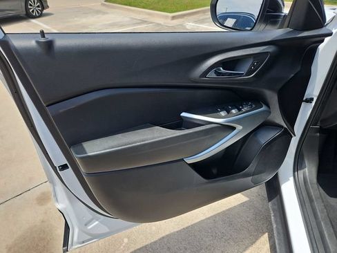 Used 2025 Chevrolet Trax RS w/ Driver Confidence Package FWD image 19