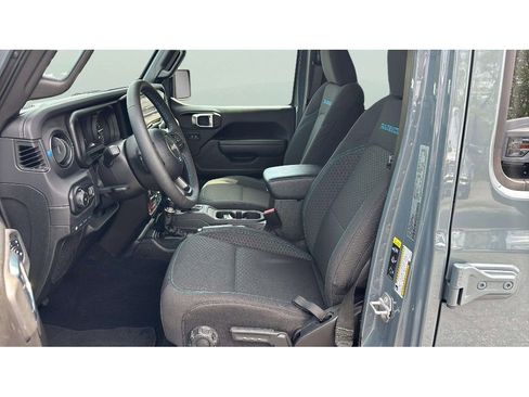 Used 2025 Jeep Wrangler Unlimited Rubicon 4xe w/ Convenience Group image 15