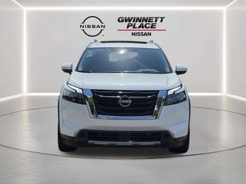 Certified 2025 Nissan Pathfinder Platinum w/ Cargo Package AWD/4WD image 35