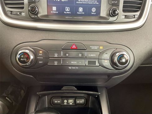 Used 2018 Kia Sorento AWD image 9