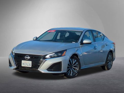Certified 2023 Nissan Altima 2.5 SV image 1