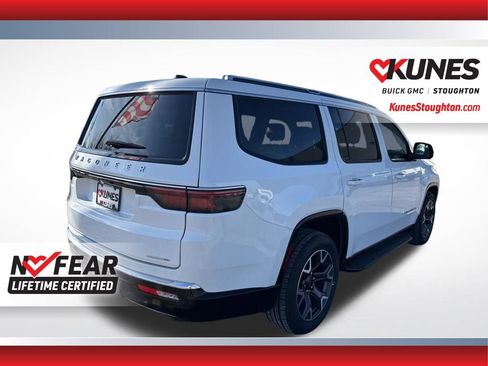 Used 2024 Jeep Wagoneer Series III AWD/4WD image 9