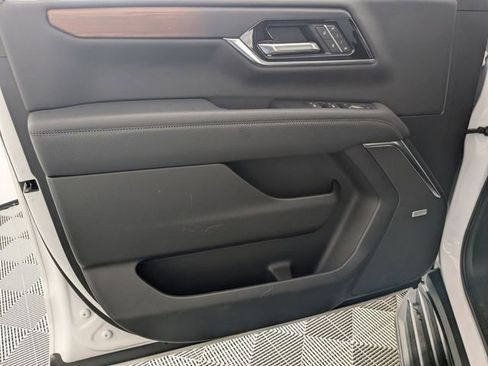 Certified 2025 GMC Yukon Denali image 10