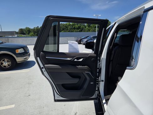 Used 2024 GMC Yukon Denali RWD image 22