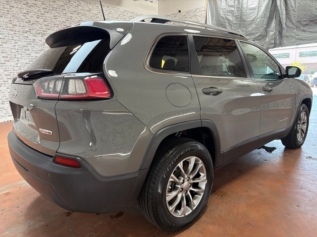 Used 2019 Jeep Cherokee Latitude Plus w/ Cold Weather Group AWD/4WD image 7