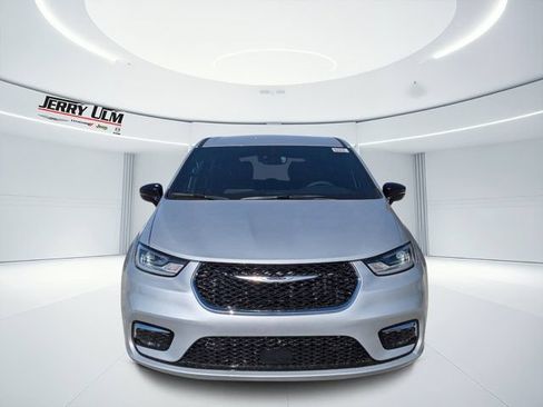 New 2026 Chrysler Pacifica Select FWD image 8