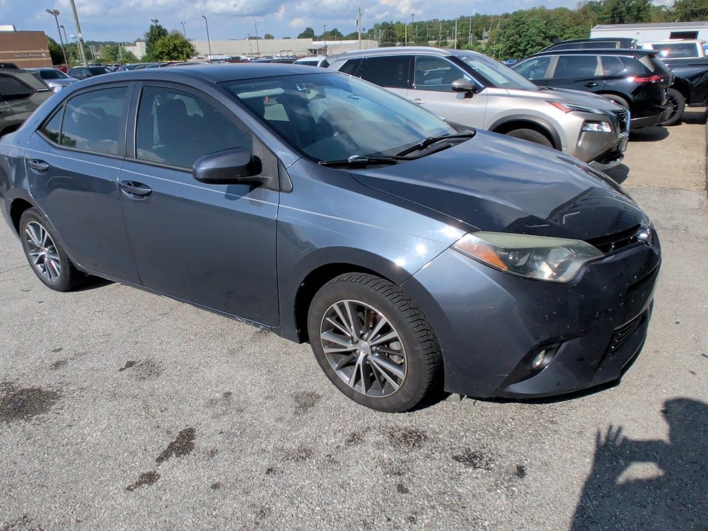 Used 2016 Toyota Corolla LE FWD image 2