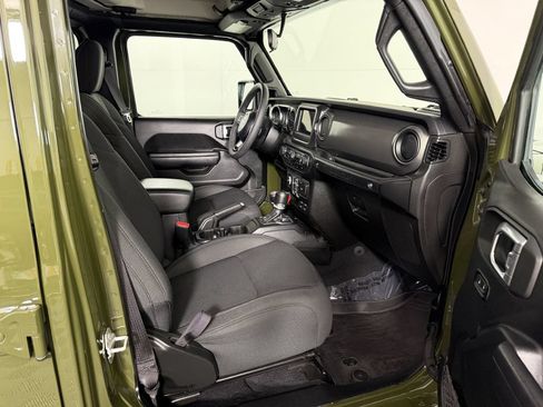 Used 2023 Jeep Wrangler Unlimited w/ Cold Weather Group AWD/4WD image 35