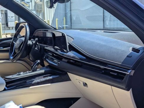 Used 2023 Cadillac Escalade Premium Luxury AWD/4WD image 40