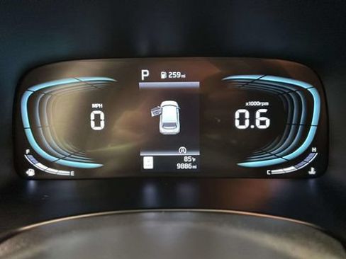 Used 2025 Kia Soul LX w/ LX Technology Package FWD image 14