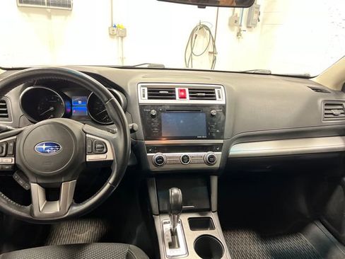 Used 2017 Subaru Outback 2.5i Premium image 11