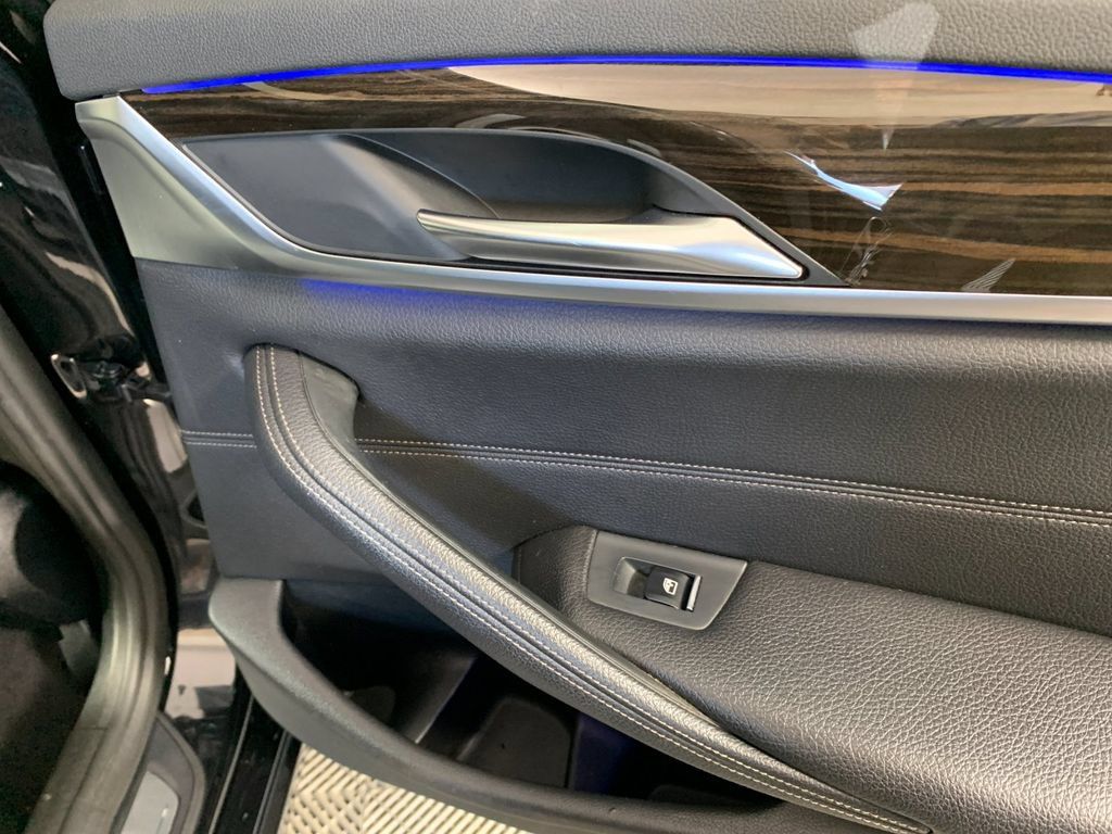Used 2018 BMW 530i xDrive AWD/4WD image 36